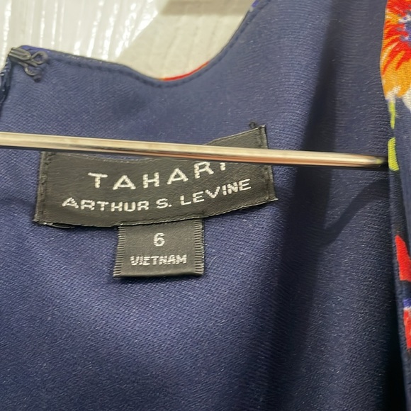 Bright floral dress by Tahari size 6 zip up back, tie at waist, draping sleeves - Picture 5 of 5